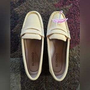 Blondo Women's Tan Loafers